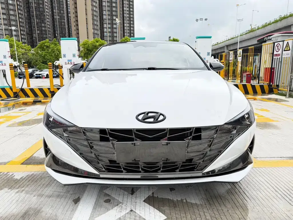 Hyundai Elantra — фото 8