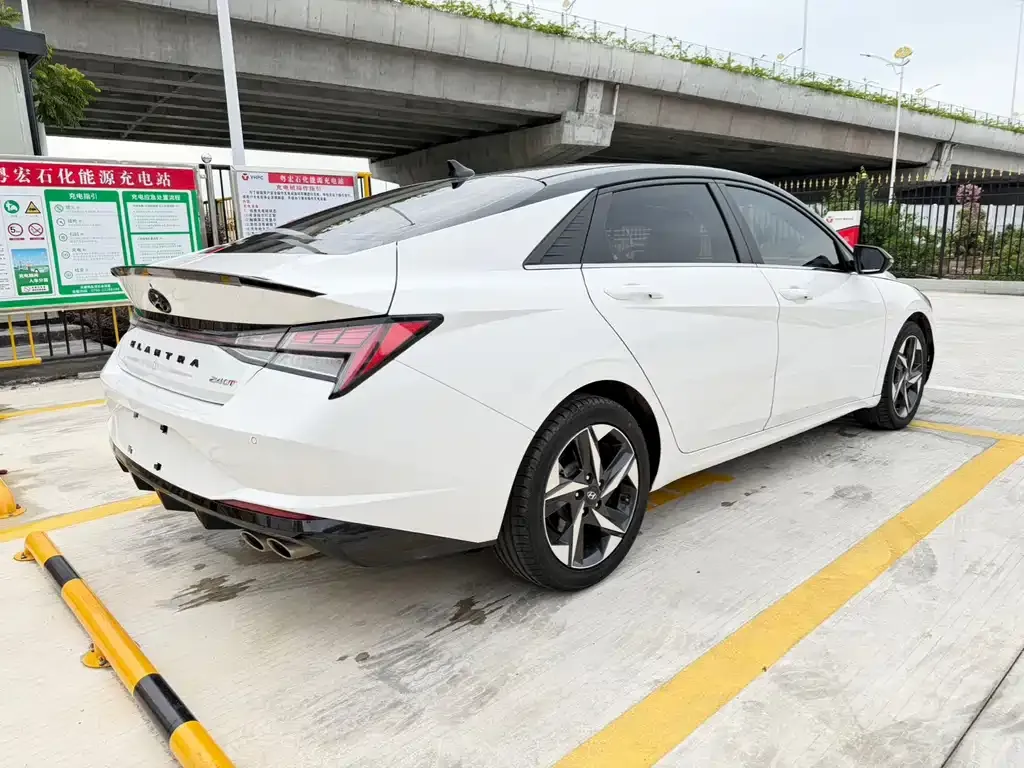 Hyundai Elantra — фото 3