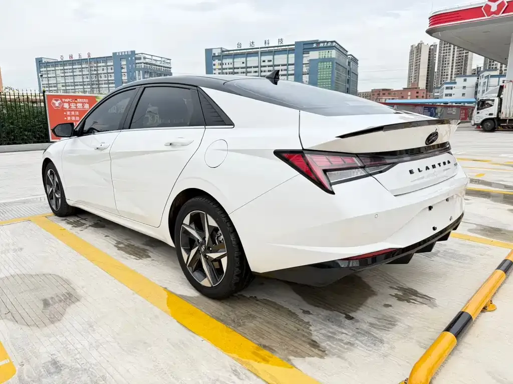 Hyundai Elantra — фото 4