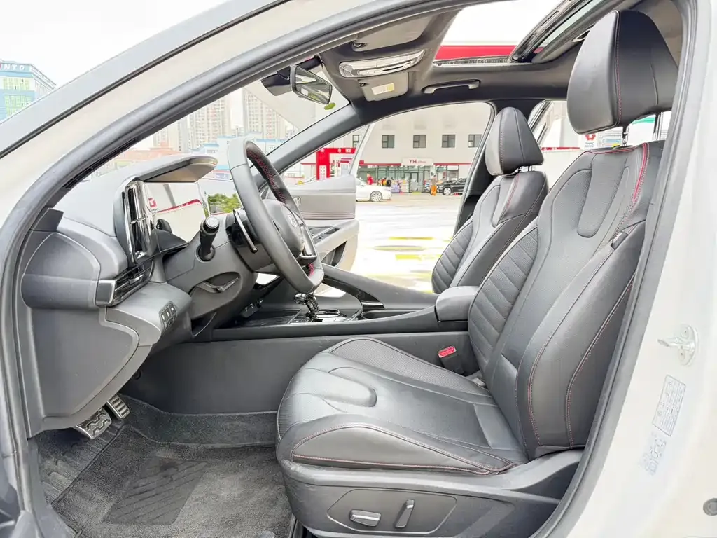 Hyundai Elantra — фото 2