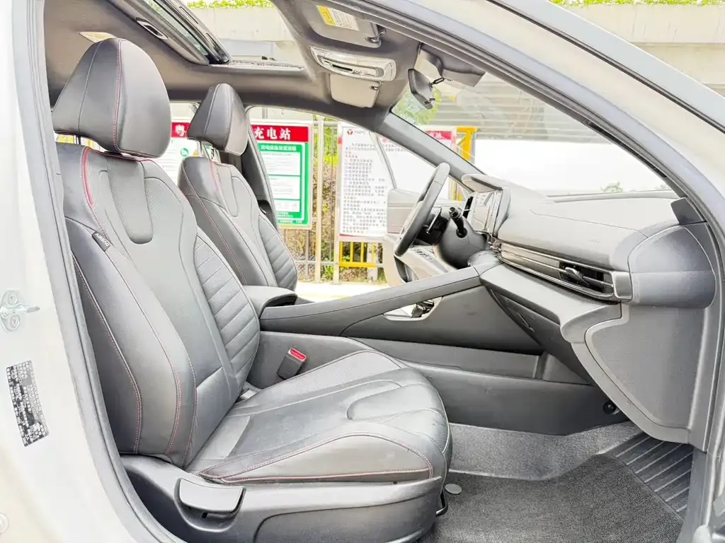 Hyundai Elantra — фото 10