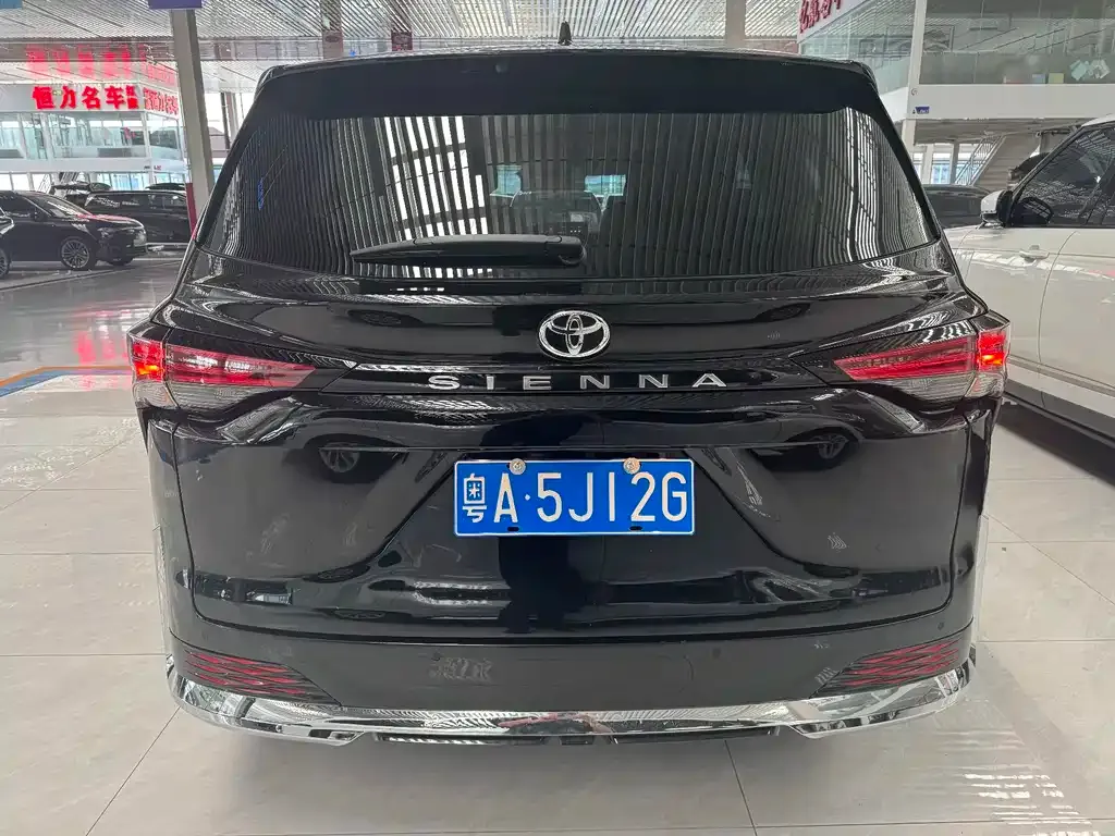Toyota Sienna — фото 10