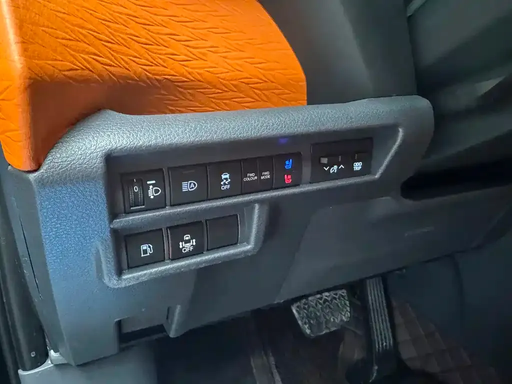 Toyota Sienna — фото 9