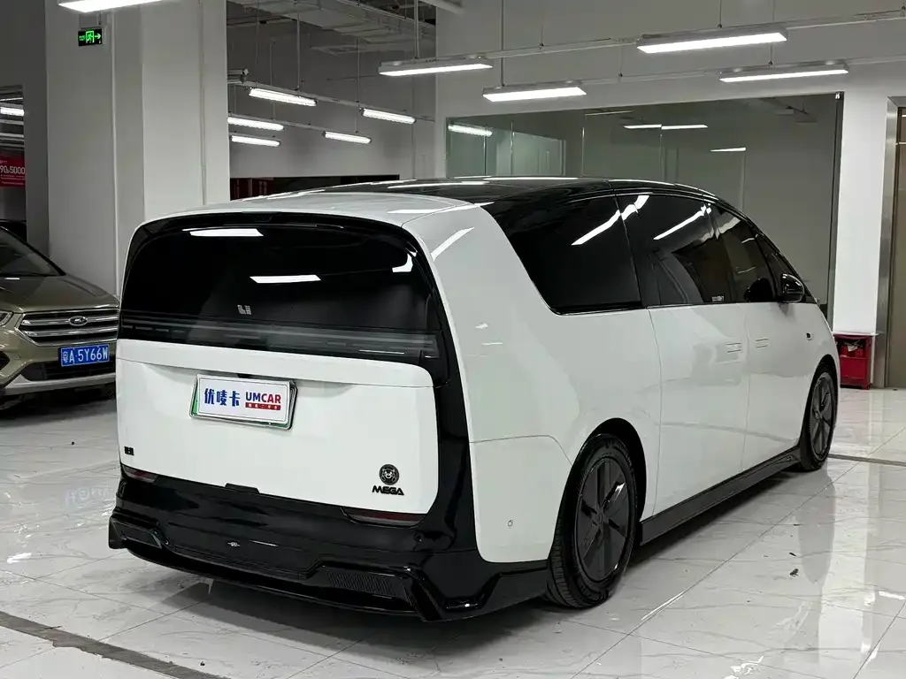 Li Auto MEGA — фото 7