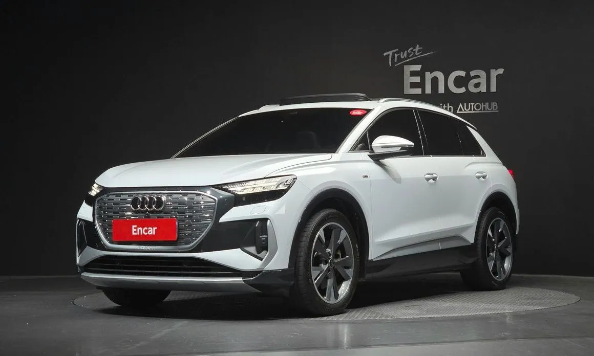 Audi Q4 e-tron — фото 1