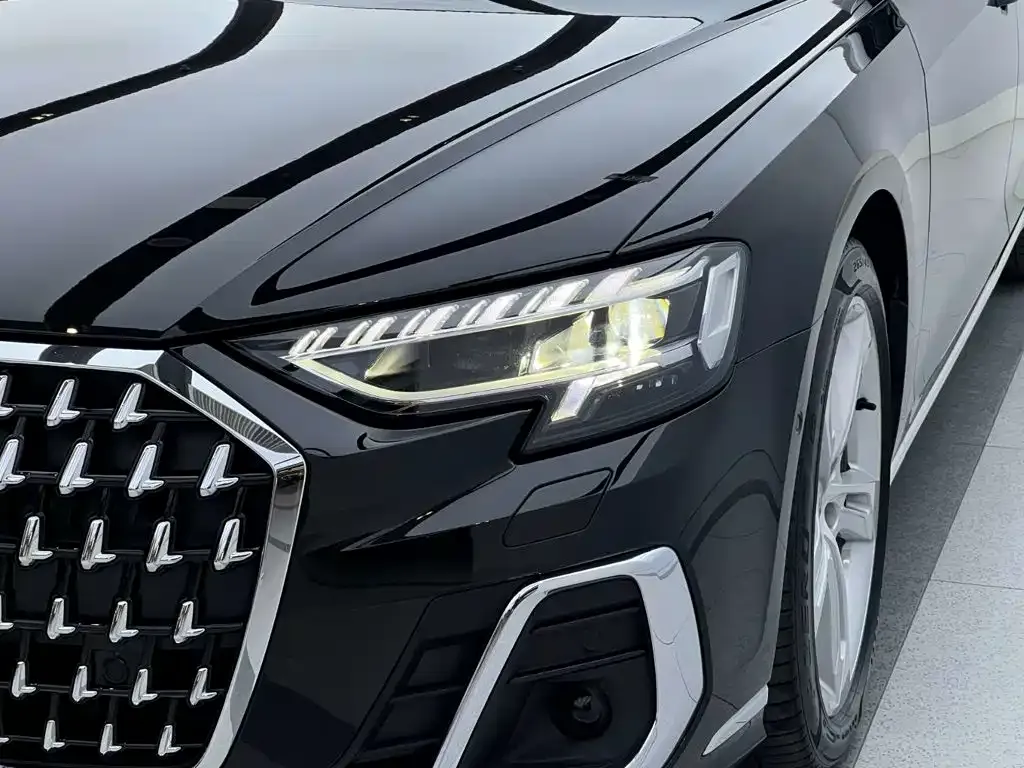 Audi A8 — фото 5