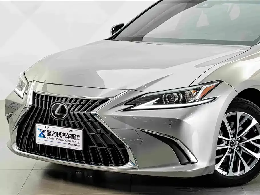 Lexus ES — фото 10