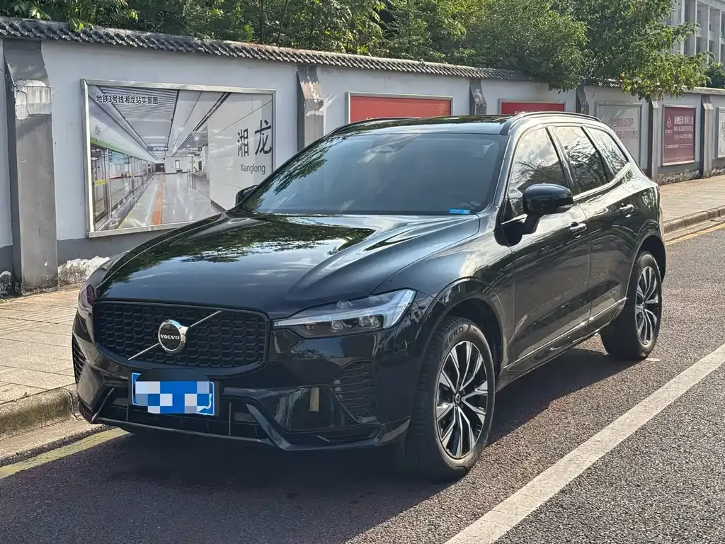 Volvo XC60 — фото 1