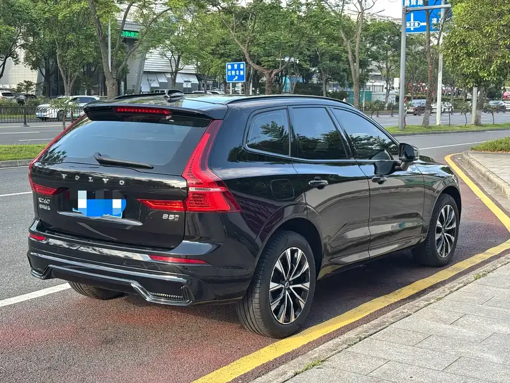 Volvo XC60 — фото 9