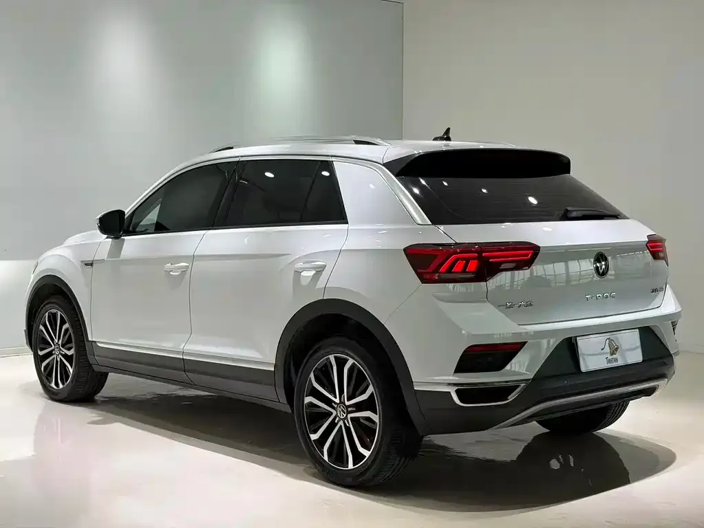Volkswagen T-Roc — фото 9