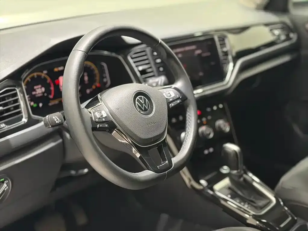 Volkswagen T-Roc — фото 4