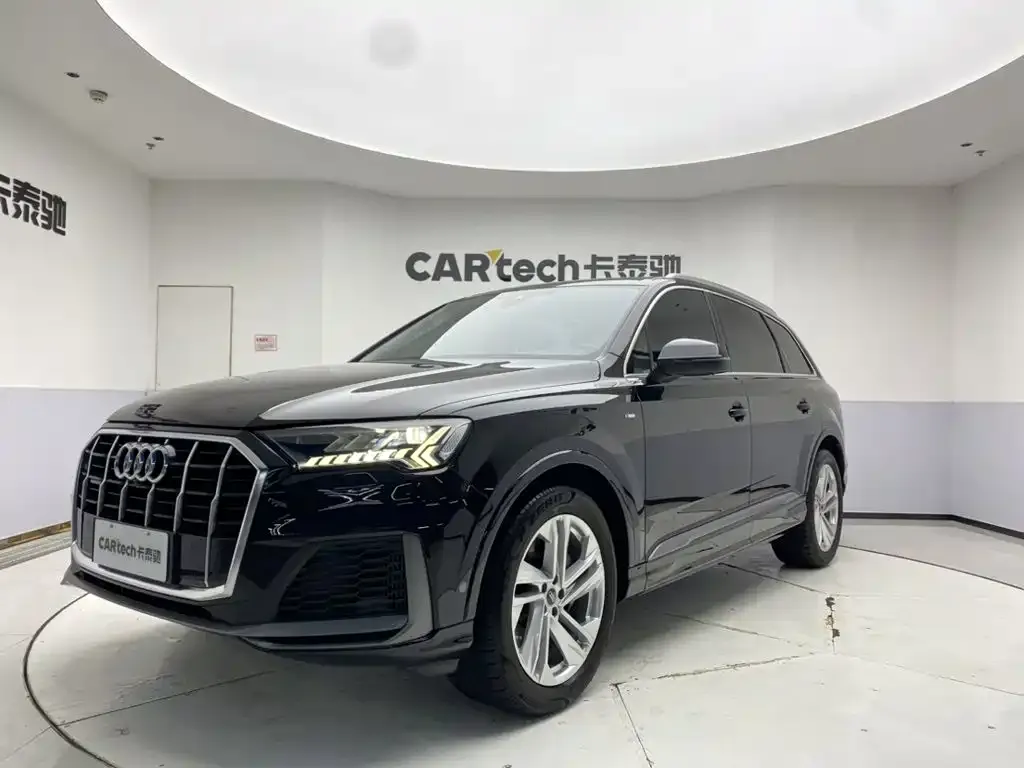 Audi Q7 — фото 1