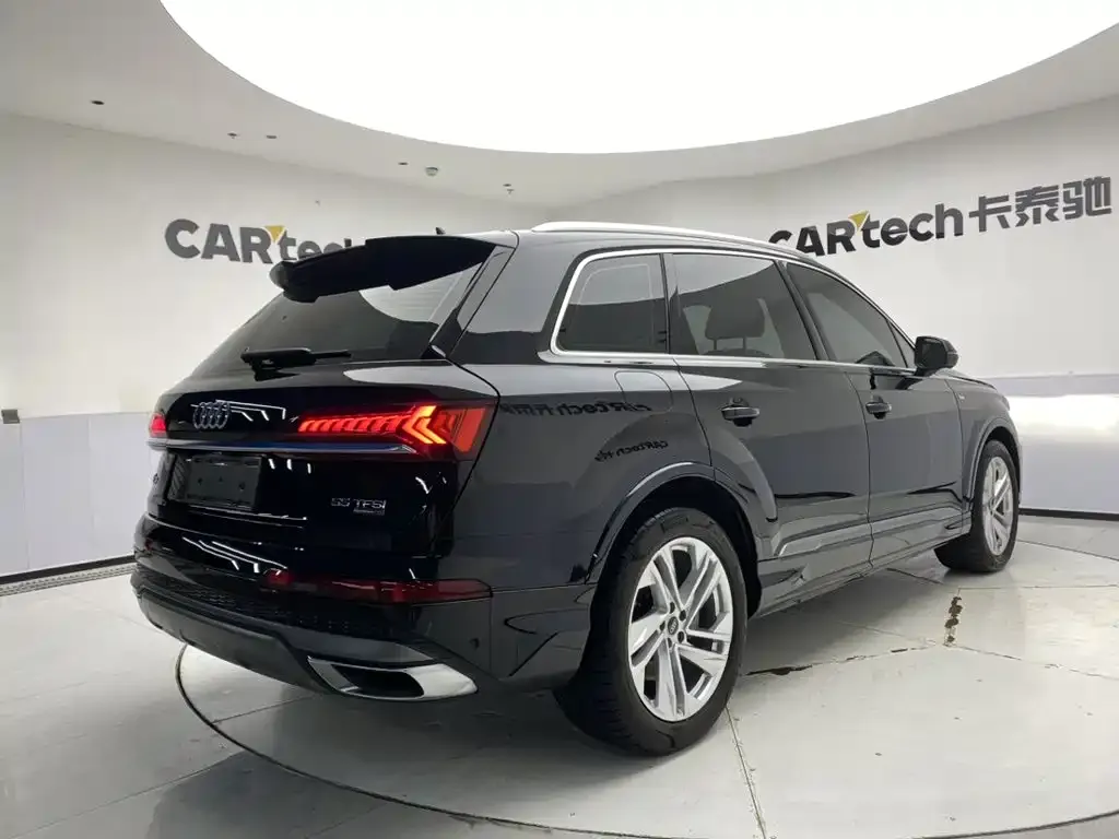 Audi Q7 — фото 9