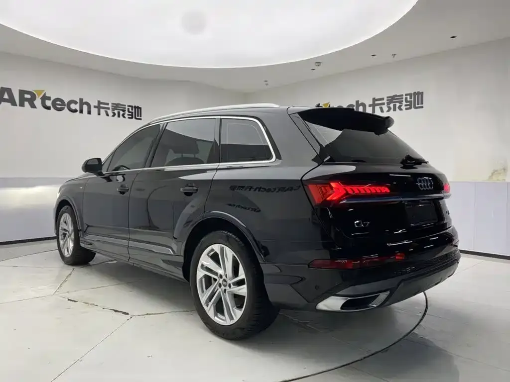 Audi Q7 — фото 10
