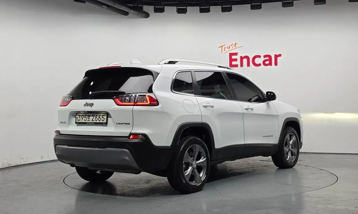 Jeep Cherokee — фото 9