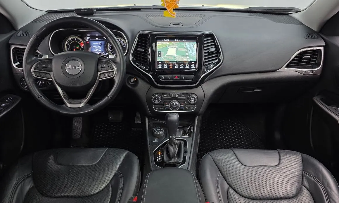 Jeep Cherokee — фото 10
