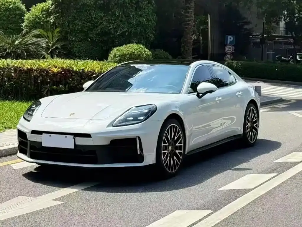 Porsche Panamera — фото 1