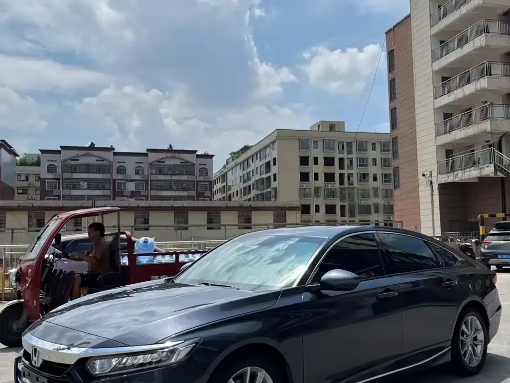 Honda Accord — фото 1