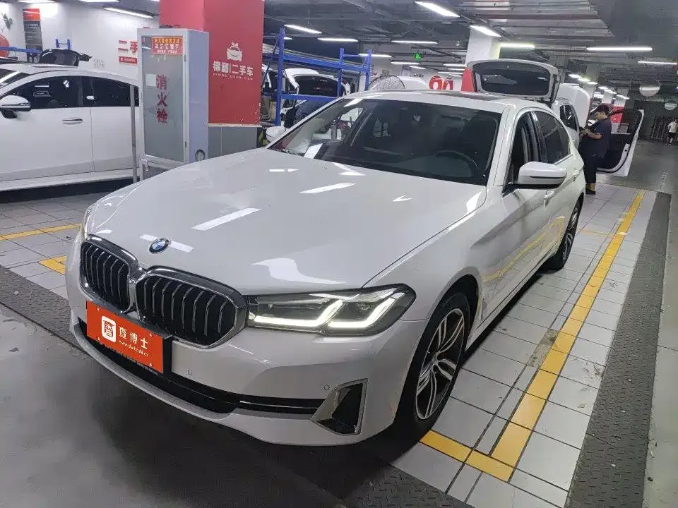 BMW 5 Series — фото 1