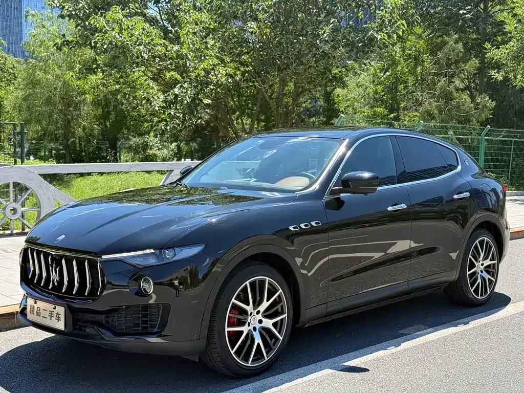 Maserati Levante — фото 1