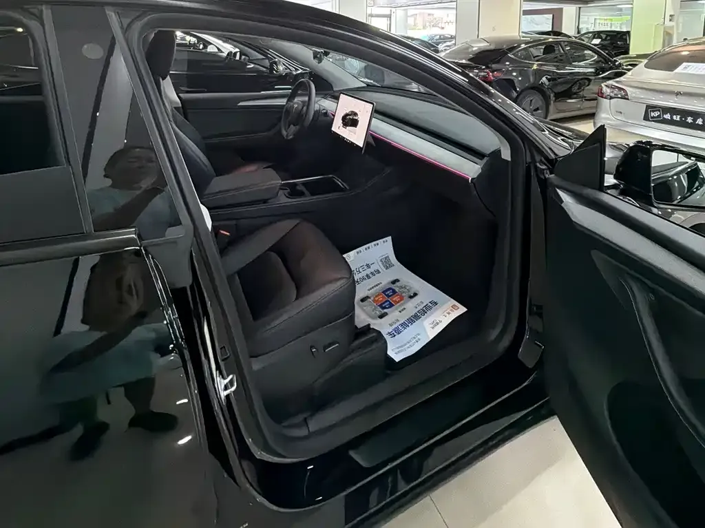 Tesla Model Y — фото 5