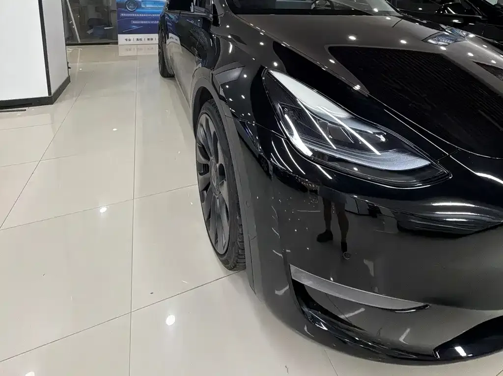 Tesla Model Y — фото 6