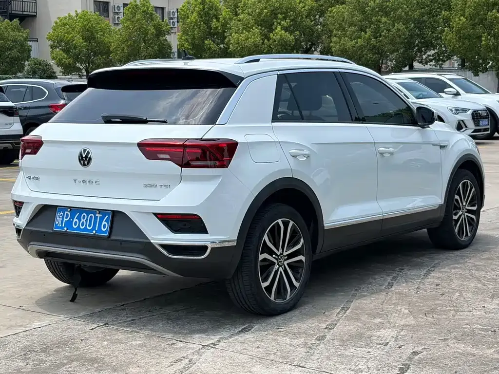 Volkswagen T-Roc — фото 6