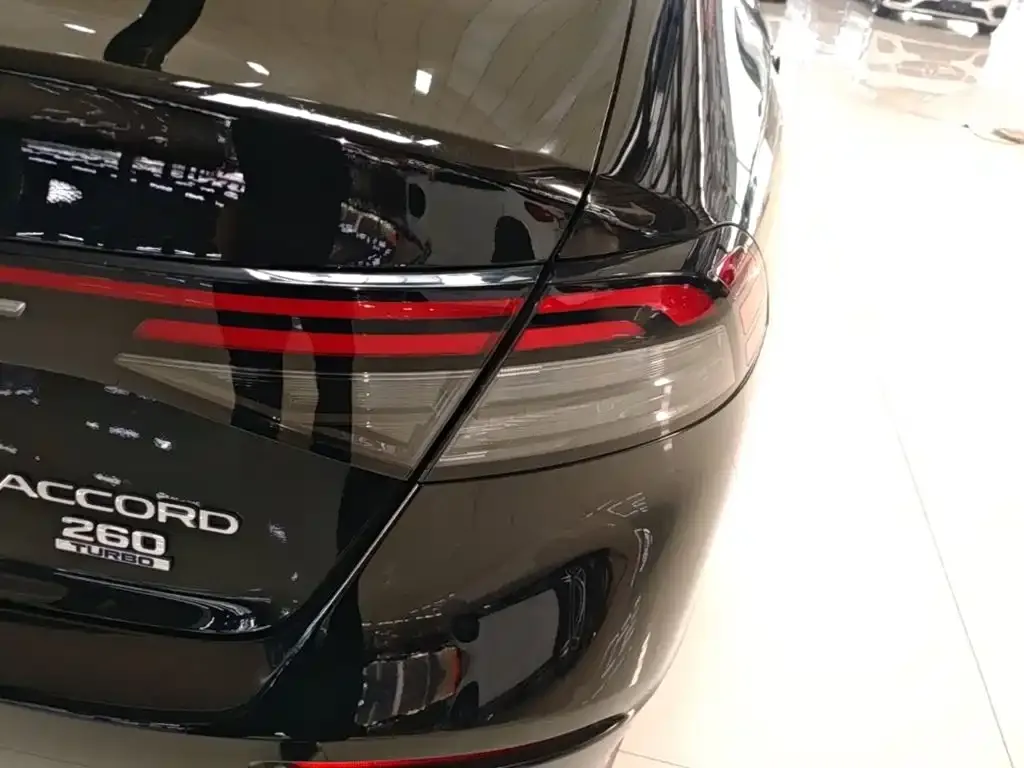 Honda Accord — фото 8