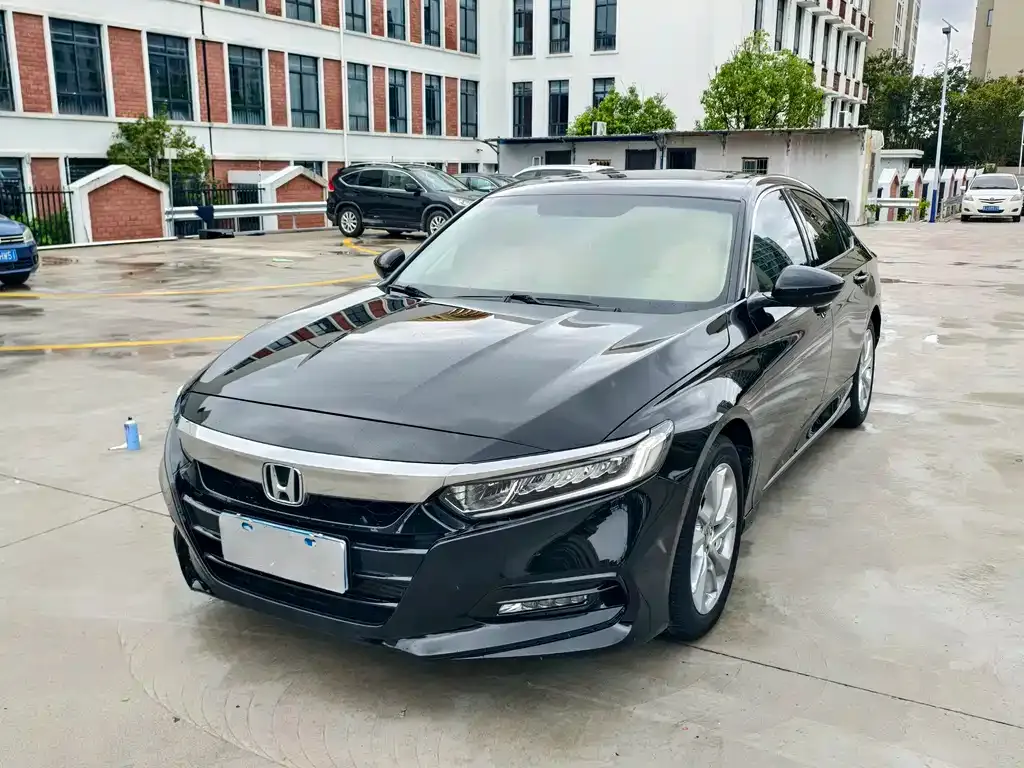 Honda Accord — фото 1