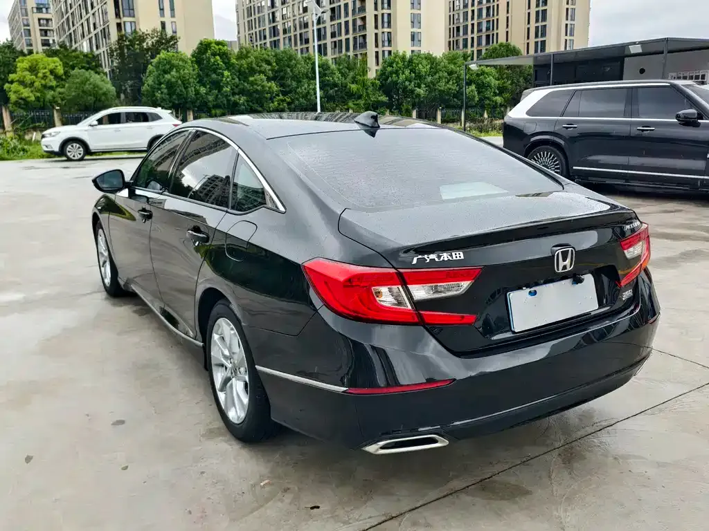 Honda Accord — фото 9