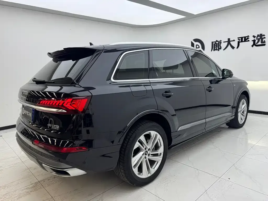 Audi Q7 — фото 10