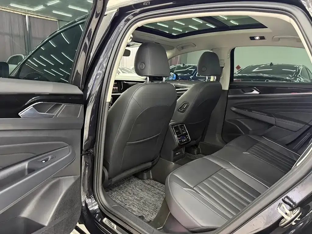 Volkswagen Passat — фото 8