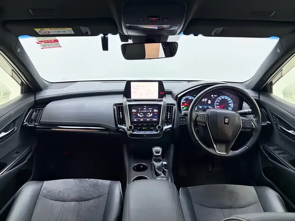 Toyota Crown (Import) — фото 10