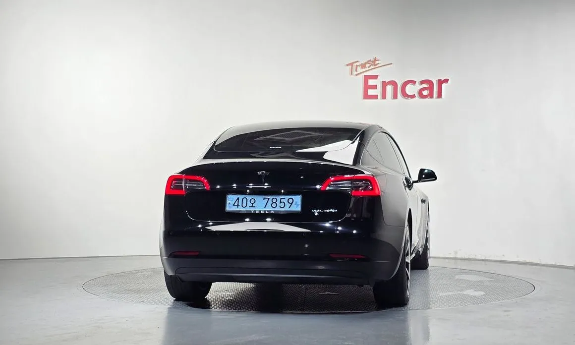 Tesla Model 3 — фото 3