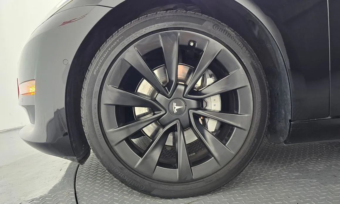 Tesla Model 3 — фото 10