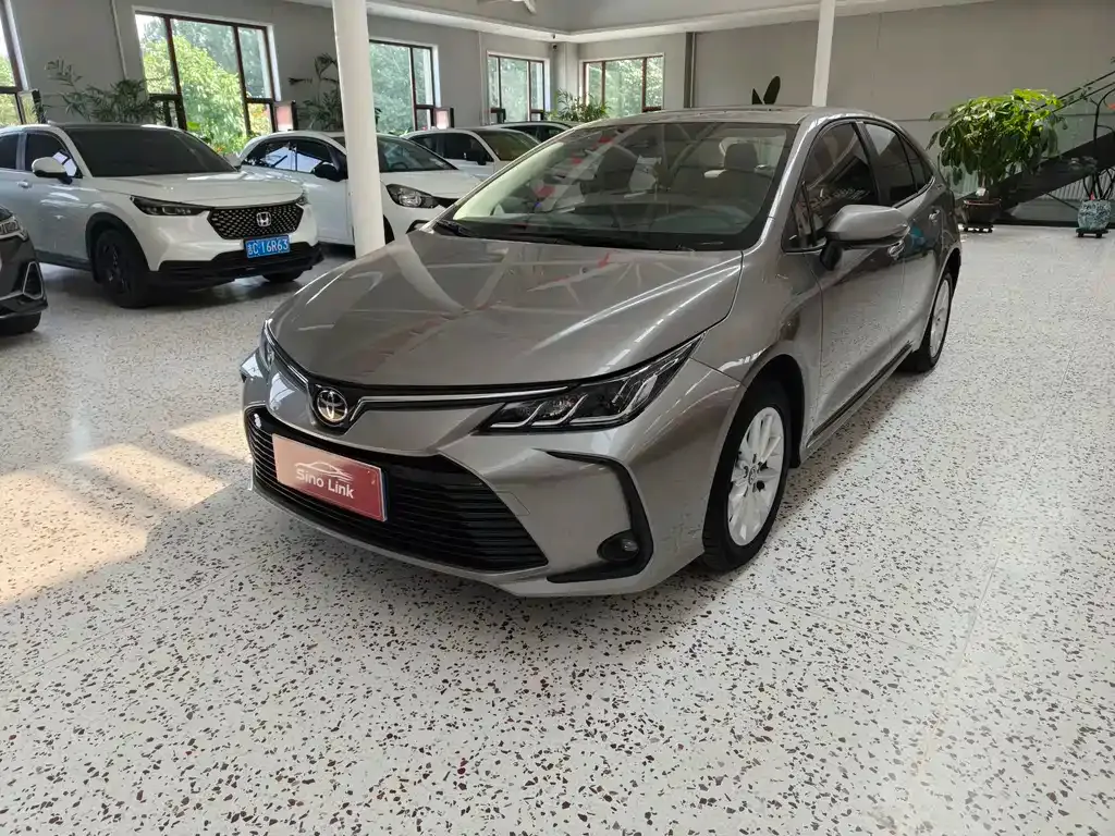 Toyota Corolla — фото 1