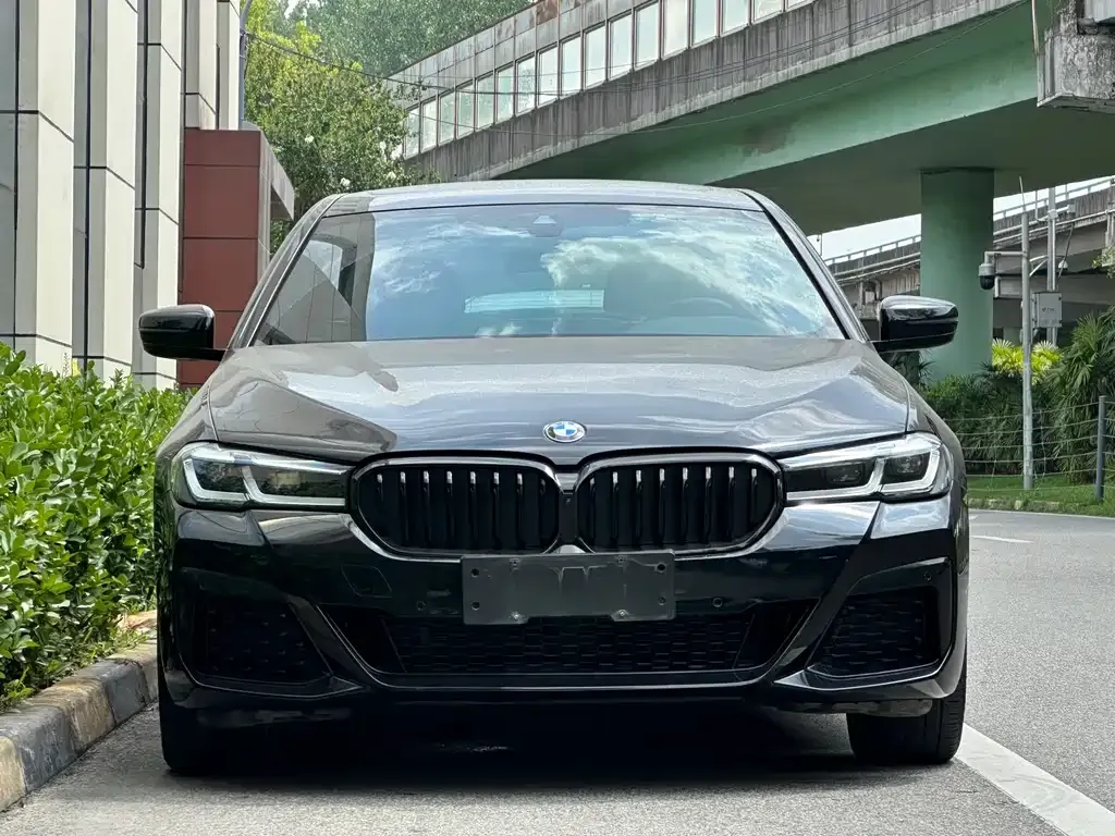 BMW 5 Series — фото 9