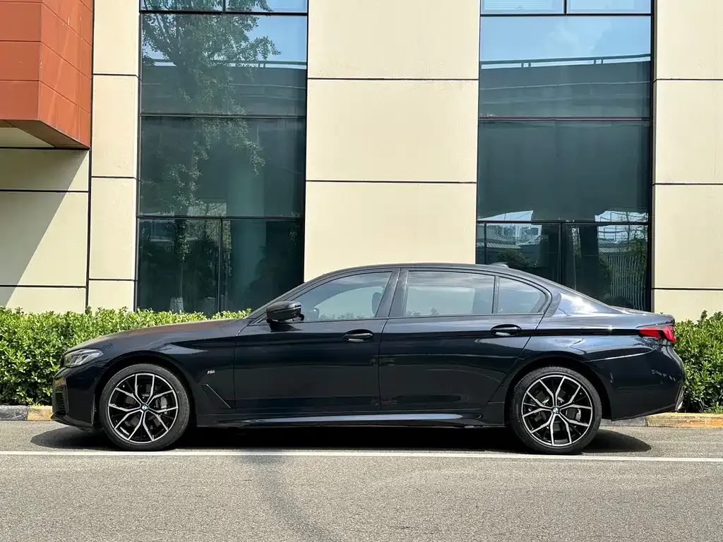 BMW 5 Series — фото 4