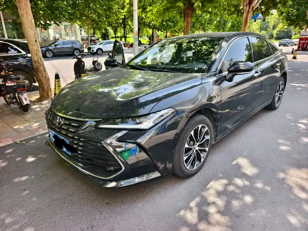 Toyota Avalon — фото 1