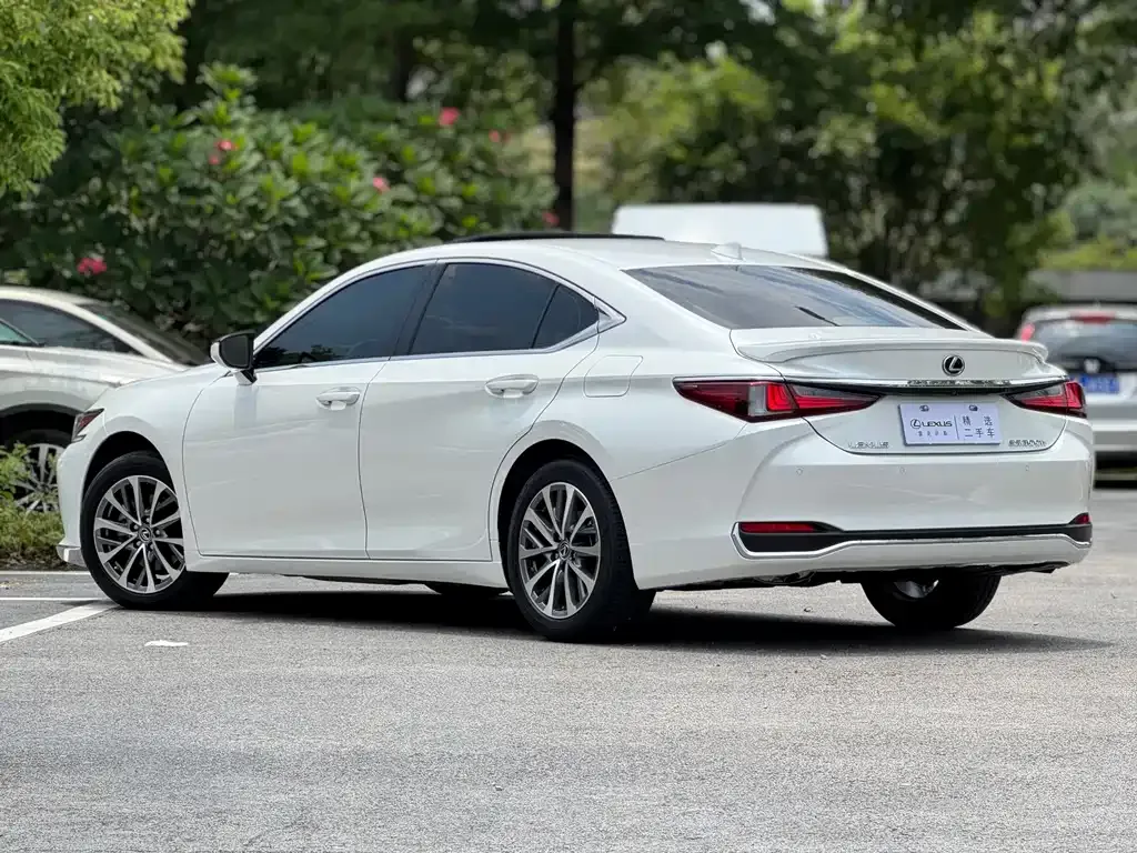 Lexus ES — фото 6