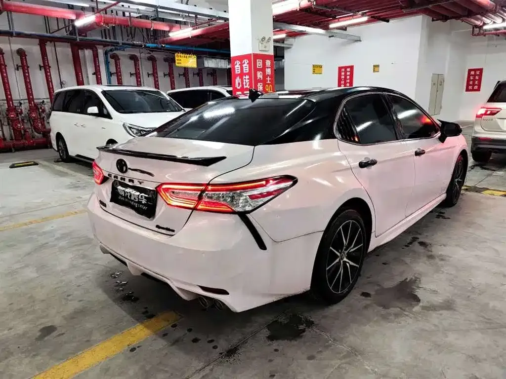 Toyota Camry — фото 6