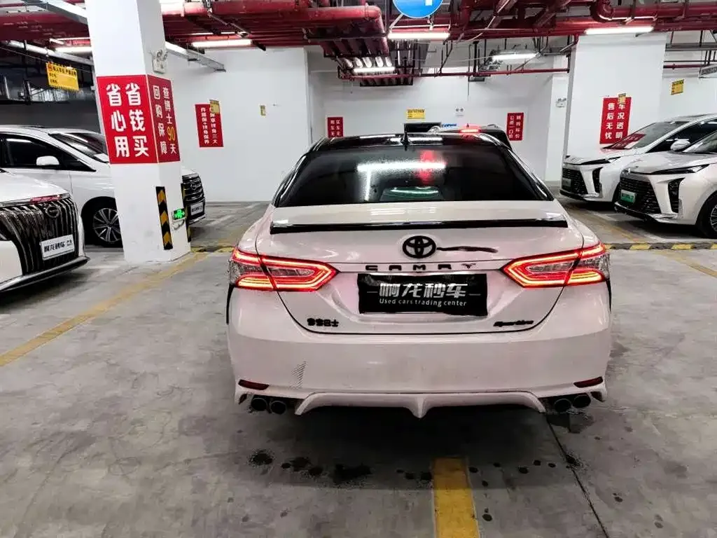 Toyota Camry — фото 4