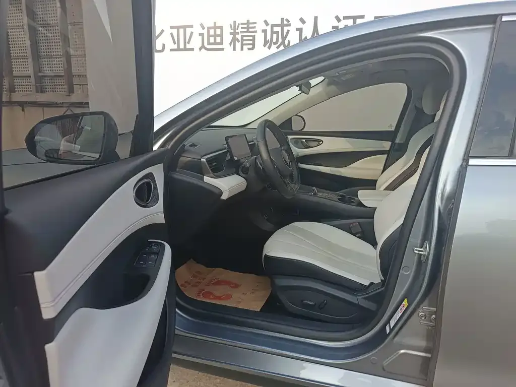 BYD Seal 05 DM-i — фото 9