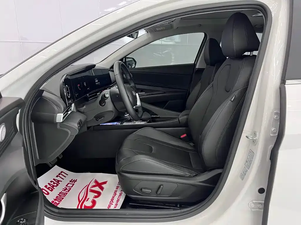 Hyundai Elantra — фото 4