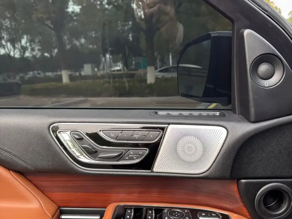 Lincoln Navigator — фото 9