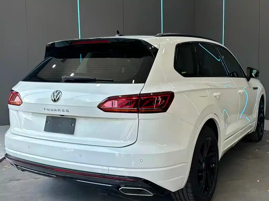 Volkswagen Touareg — фото 6