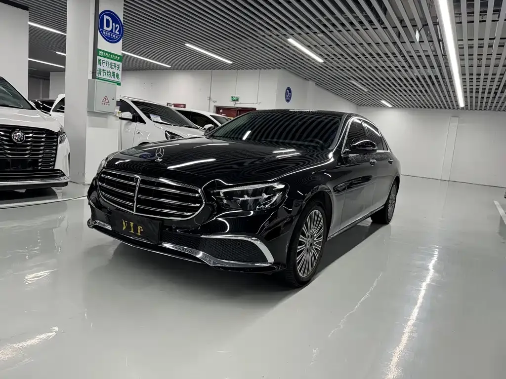Mercedes-Benz E-Class — фото 1