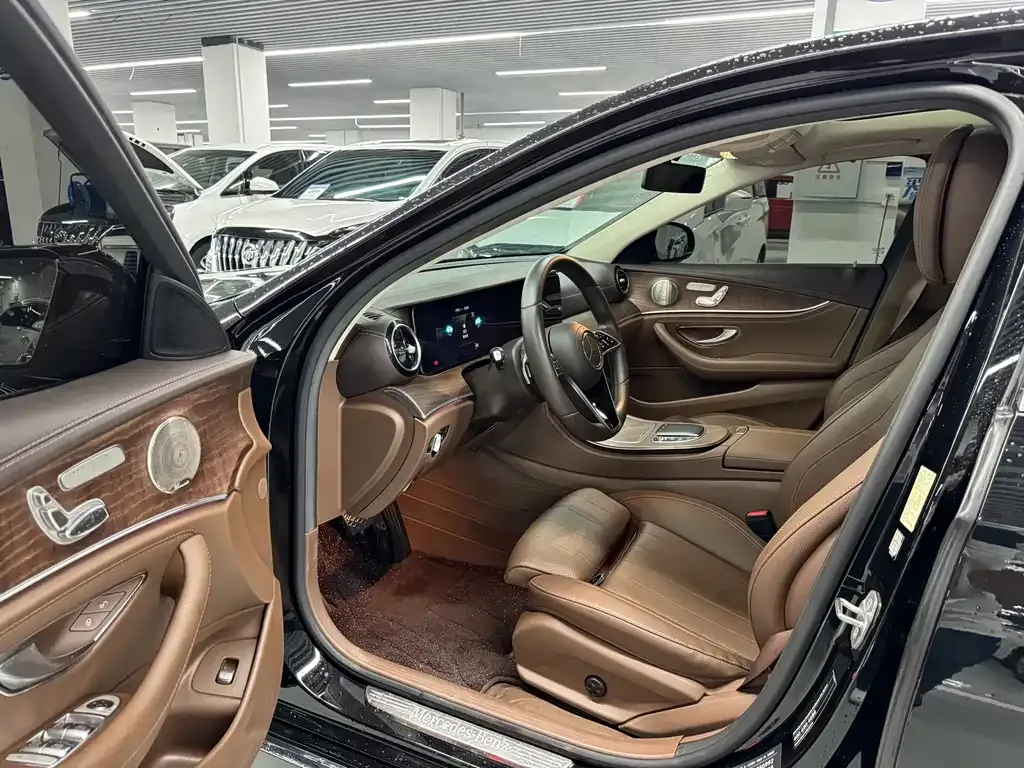 Mercedes-Benz E-Class — фото 10
