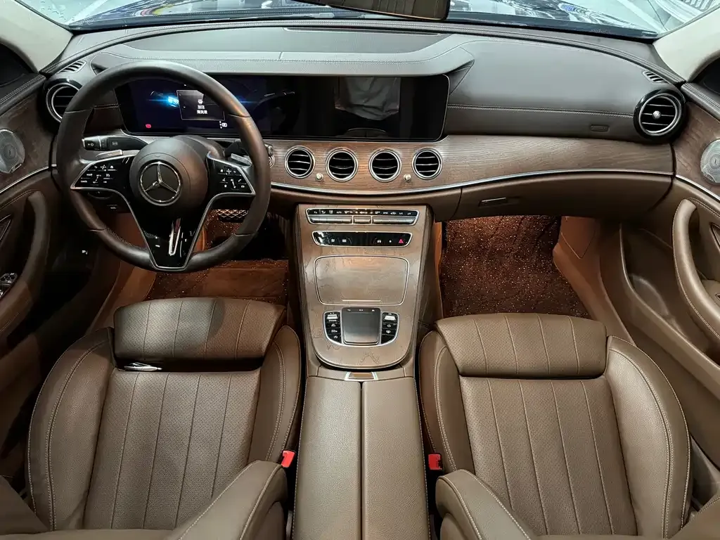 Mercedes-Benz E-Class — фото 9