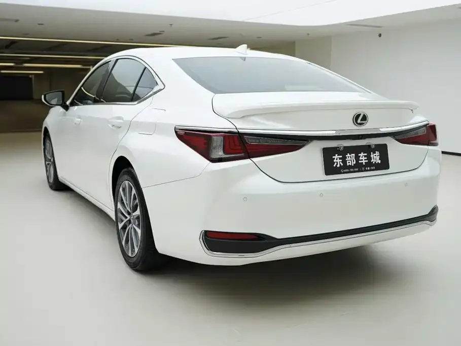 Lexus ES — фото 5
